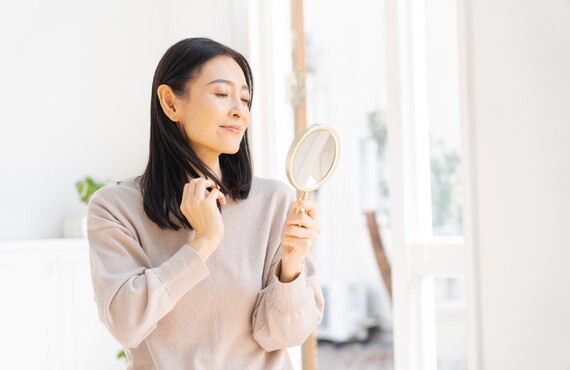 白髪染めもおしゃれに施術 | 太白区の美容室ならACERO